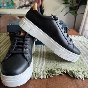 Sperry Black and White Women's Sneakers